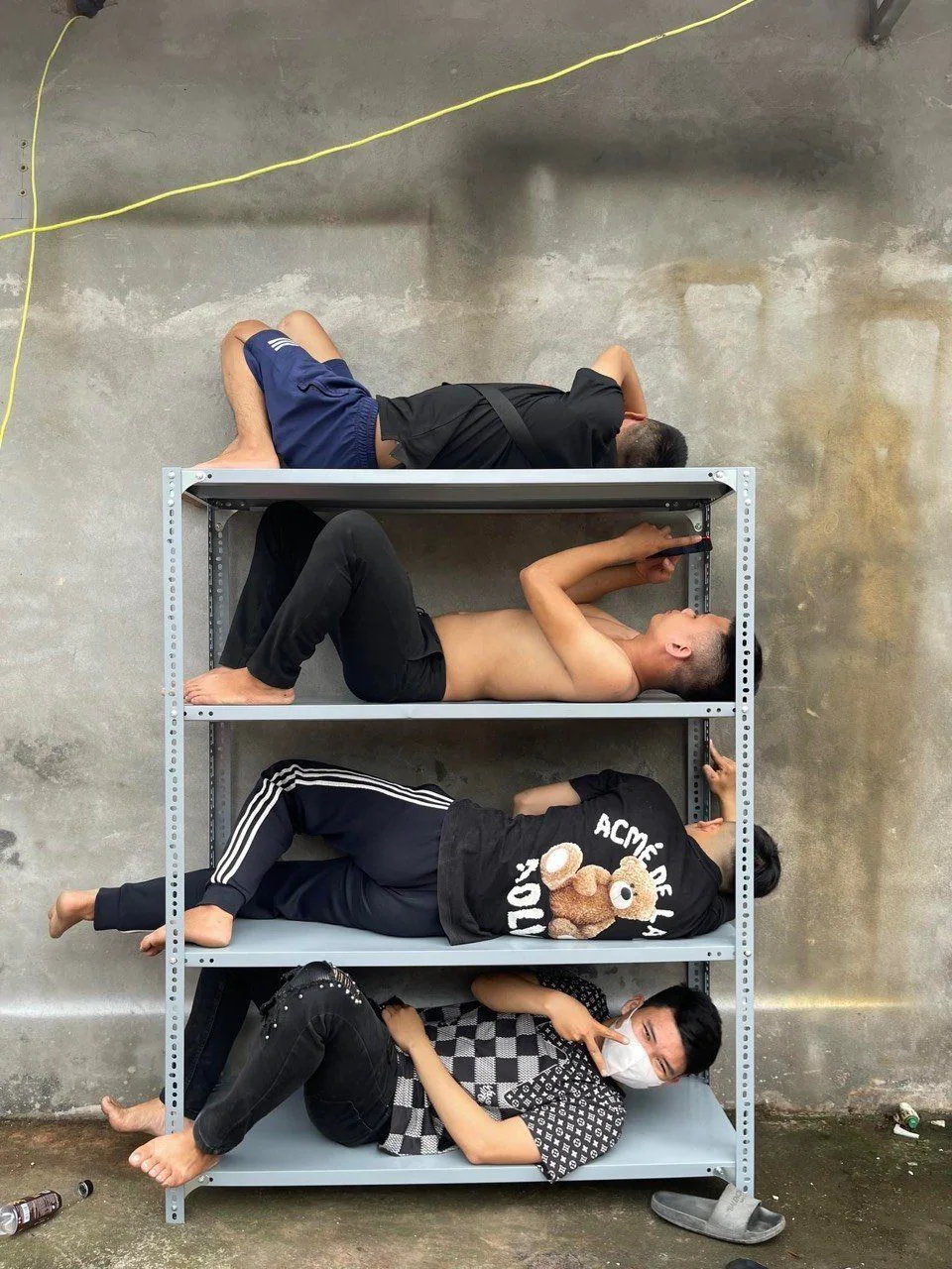 Kệ V lỗ · Bộ ảnh 1